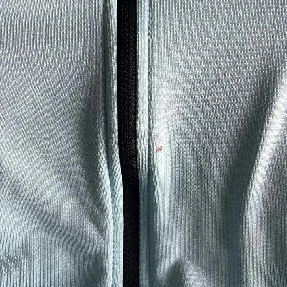 DryFit NIKE top - Picture 5 of 7
